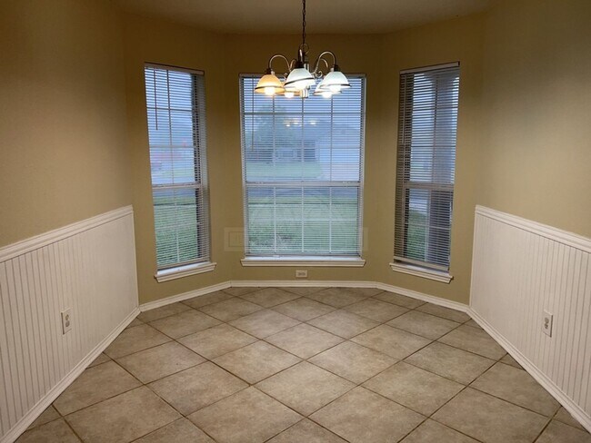 Building Photo - 1201 Fox Creek Dr