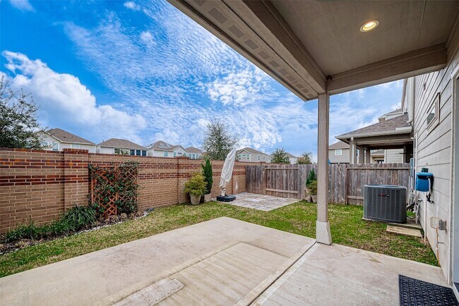 Building Photo - 10014 Granary Dr