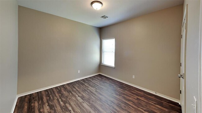 Building Photo - 2208 Mill Creek Way