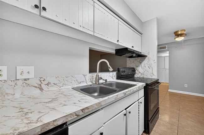 Building Photo - 7703 Moonmist Dr