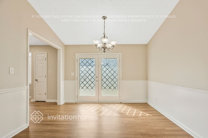 Building Photo - 3639 Regent Dr