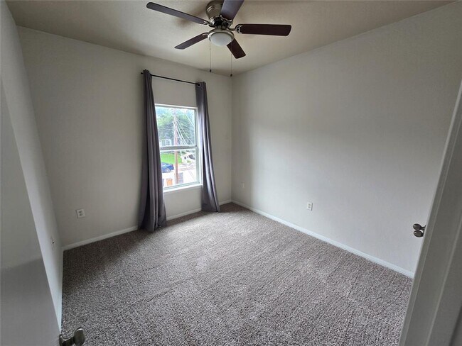 Building Photo - 1604 Singleton Ave