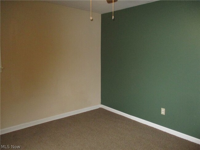 Building Photo - 17084 Sunset Dr
