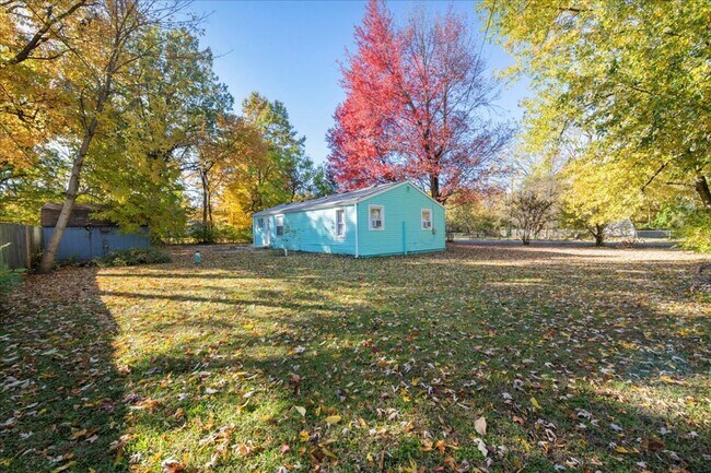 Building Photo - 4159 N Ridgeview Dr