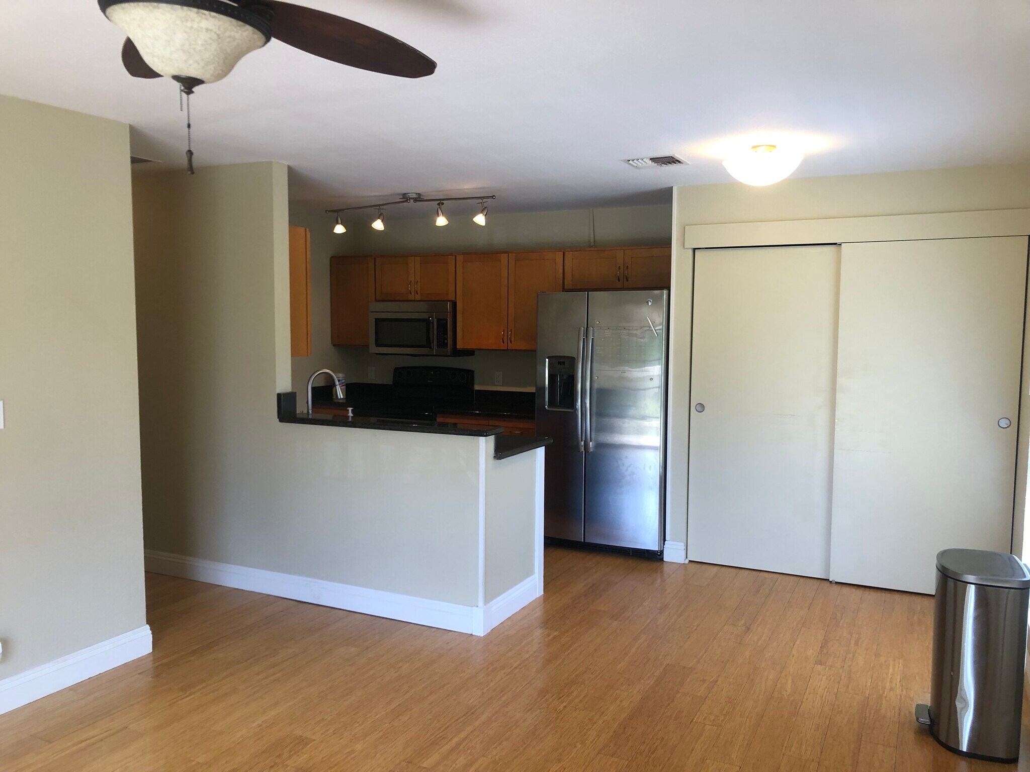 Building Photo - 140 Uwapo Rd