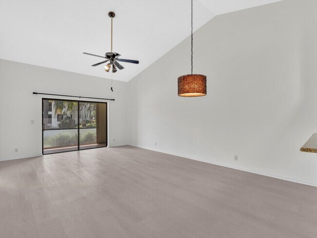 Building Photo - 330 Eastwood Terrace