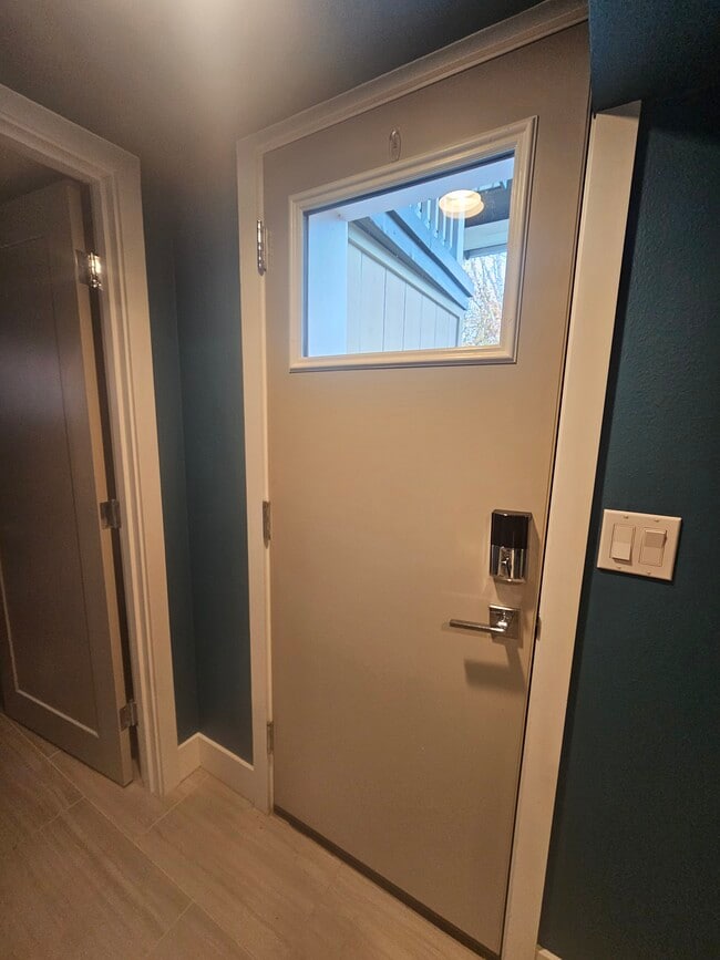 Building Photo - 3920 SE Grant St