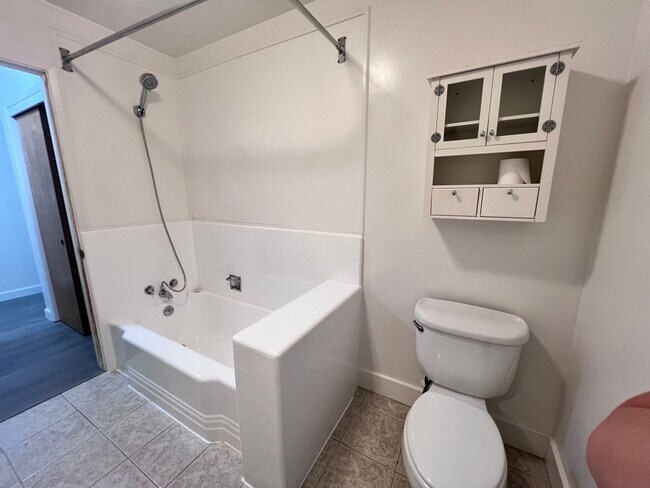 Building Photo - EBS T 37565