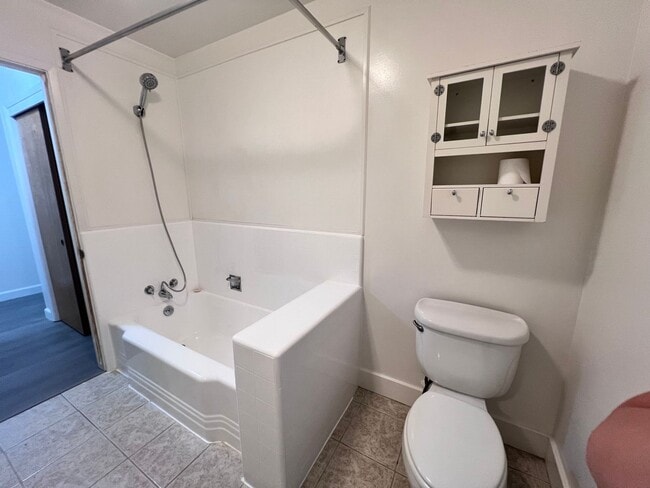 Building Photo - MUST SEE THREE BEDROOM SINGLE FAMILY HOME!