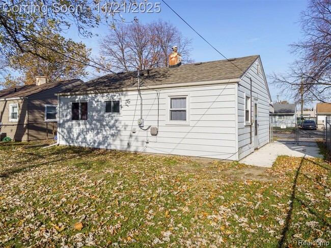 Building Photo - 1320 E Goulson Ave