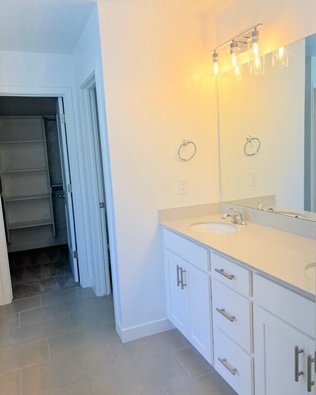 Building Photo - 2693 E Gambel Oaks Dr