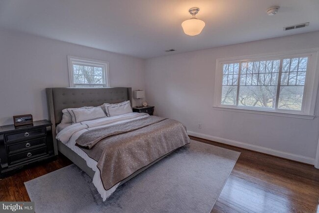 Building Photo - 308 Old Court House Rd NE