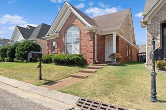 Building Photo - Available Now! 3 Bedroom 2 Bathroom Home i...
