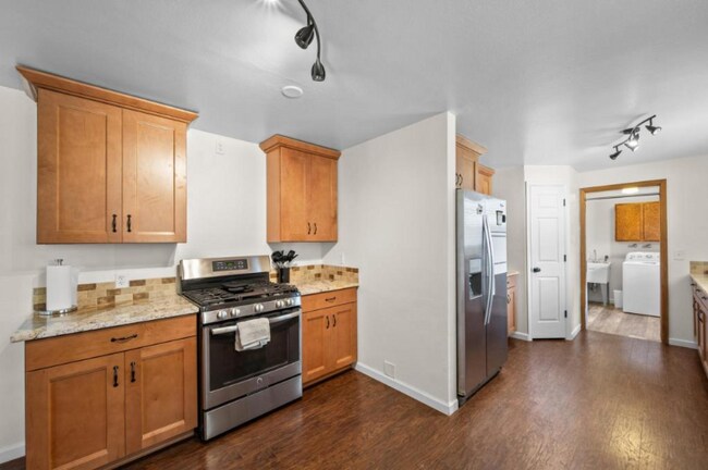 Building Photo - 2219 27th Ave