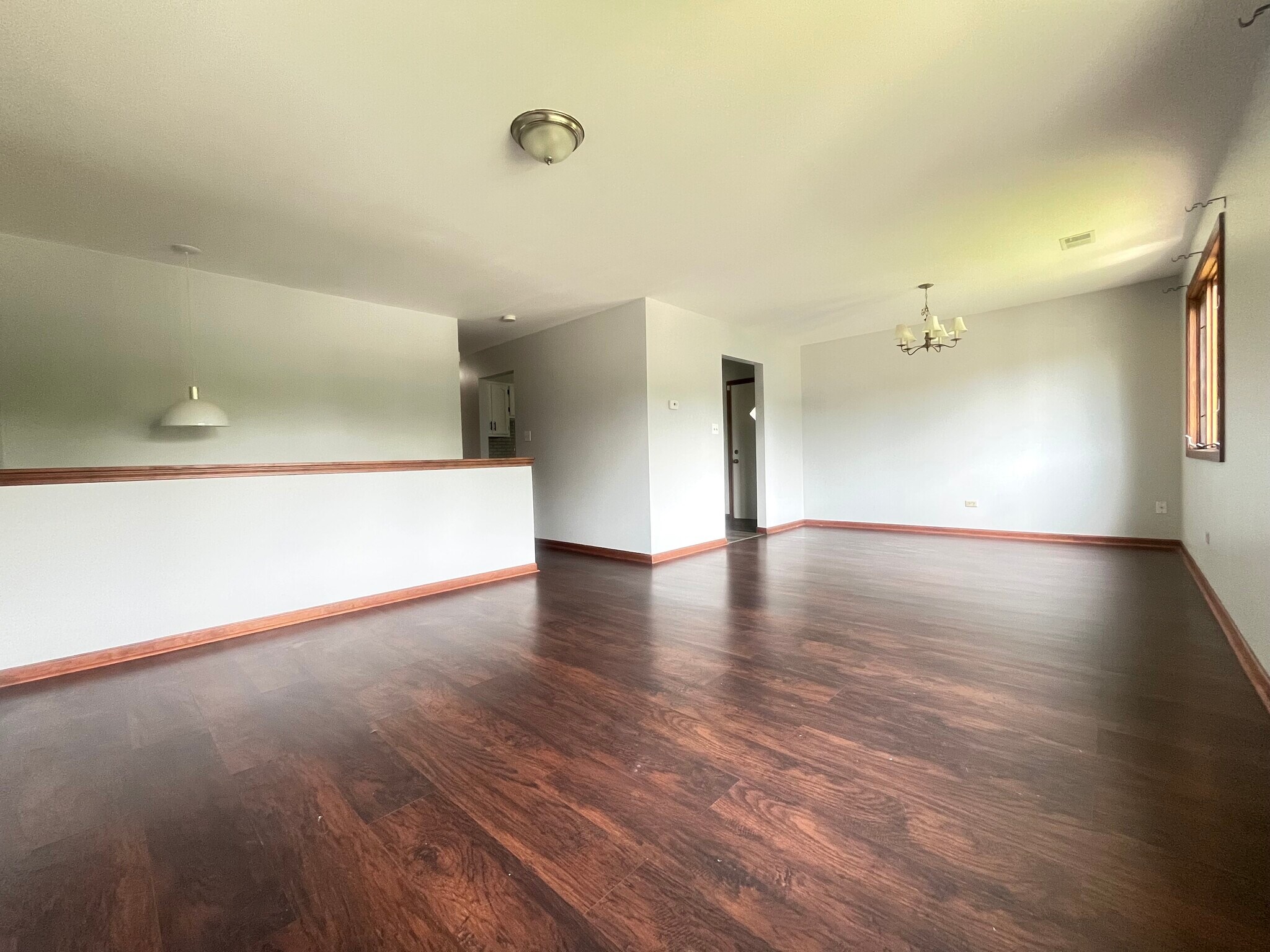 Building Photo - 3722 Crescent Dr