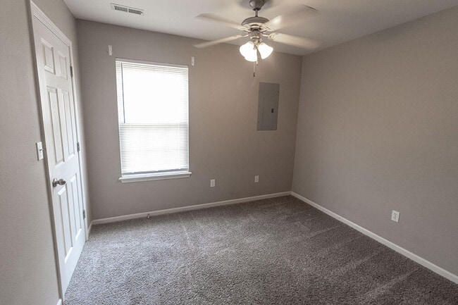 Building Photo - 4002 Snowy Owl Dr