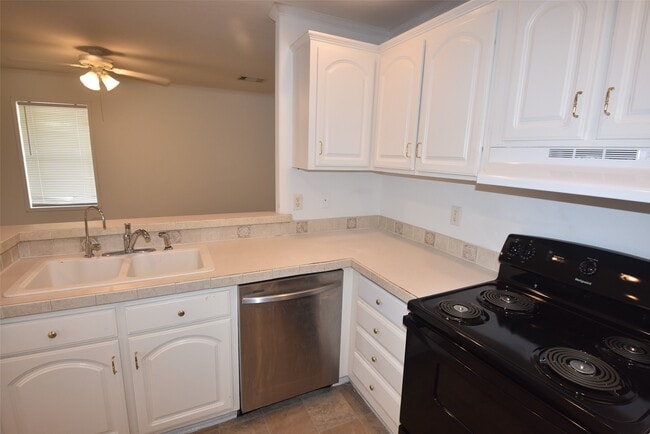 Building Photo - 10010 Sugarvine Ln