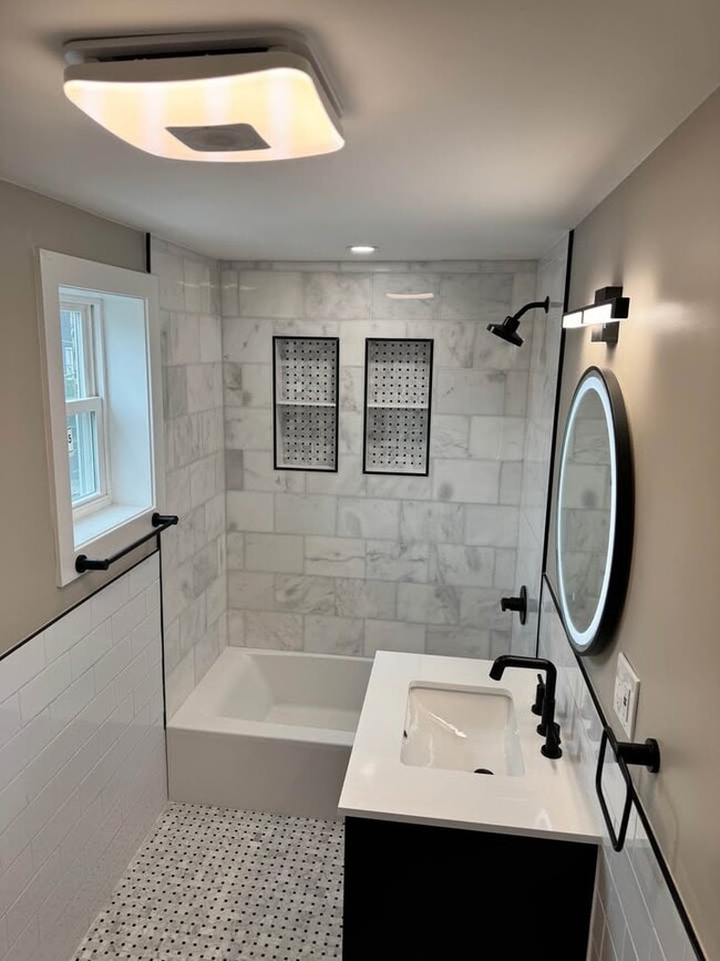 Building Photo - 1201 N 26th St