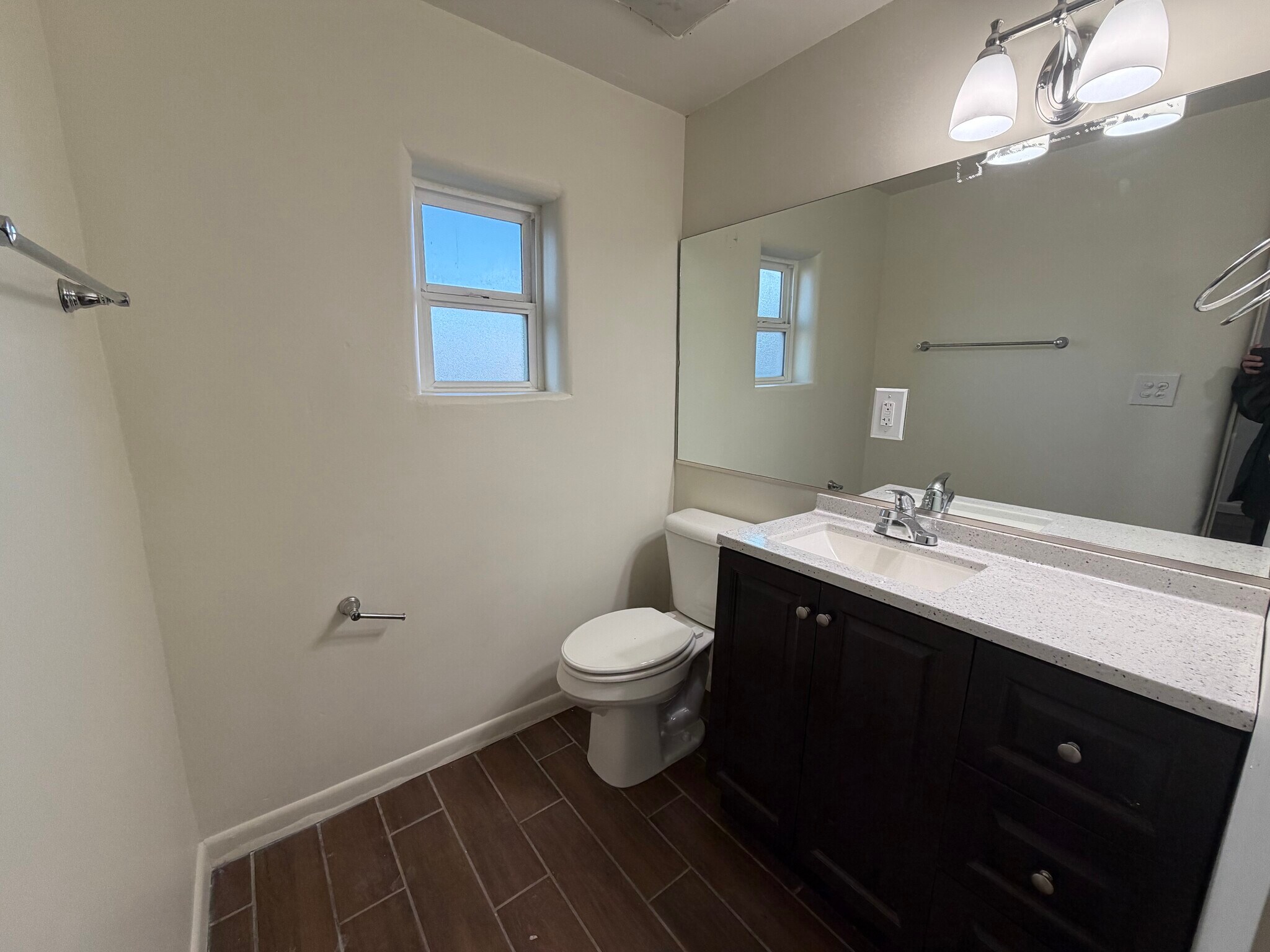 Building Photo - 216 Veranda Rd NW