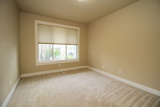 Building Photo - Alluring 4 Bedroom, 2.5 Bathroom Modern ho...