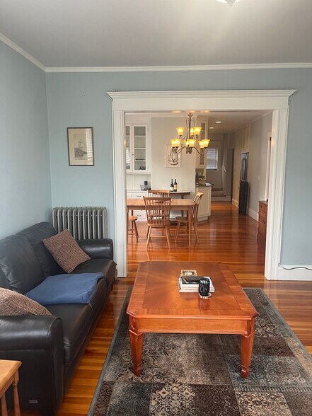 Building Photo - 12 Mayflower St
