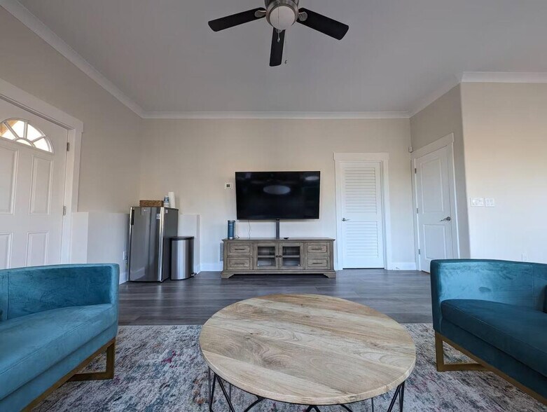 Building Photo - 901 Sunny Meadows Ln