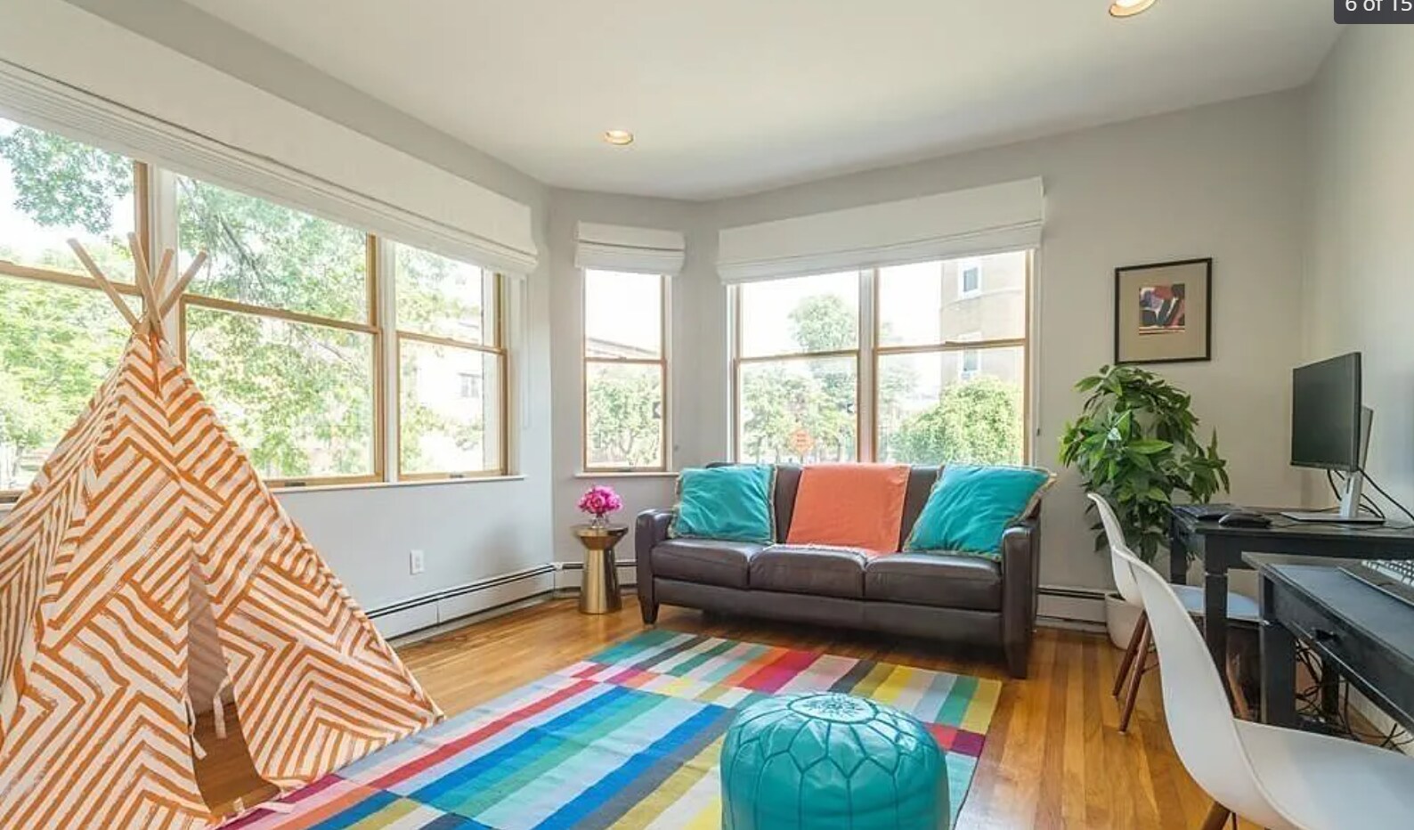 Building Photo - 327 Saint Paul St