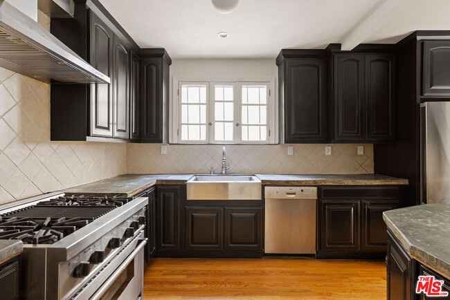 Building Photo - 6856 Los Altos Pl