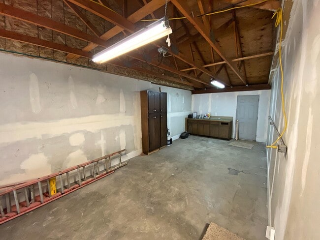 Building Photo - 4830 Field Ct