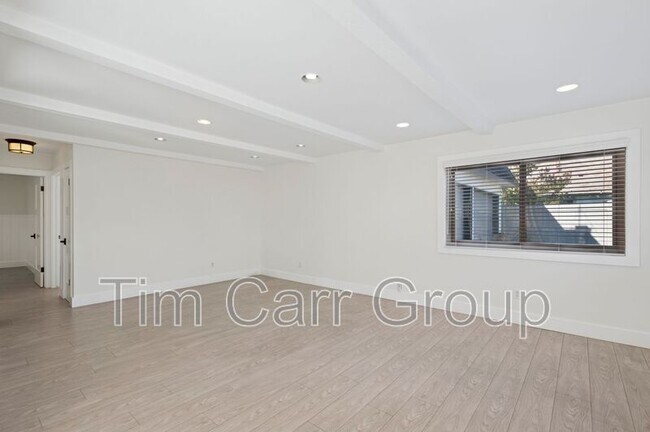 Building Photo - 2048 Garden Ln