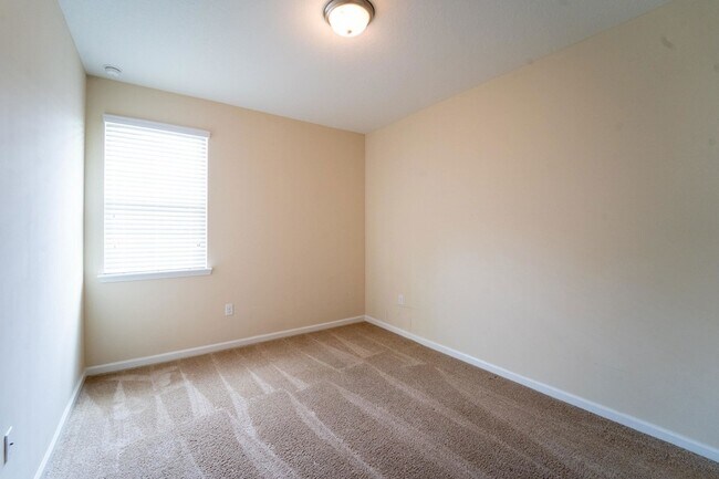 Building Photo - 543 Aventurine Ave