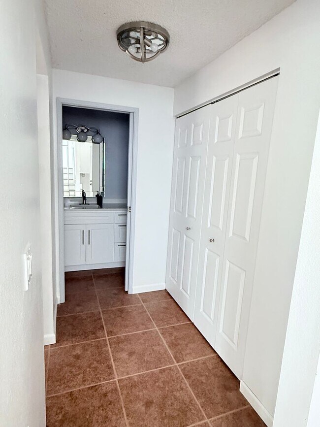 Building Photo - Charming 3-Bed Condo in Quail Run | Pool, ...
