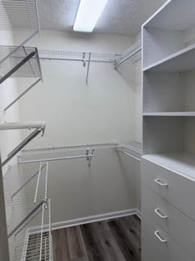 Building Photo - Knoxville 37934 - 2 bedroom, 2 bath condo - Contact Susan Niedergeses (865) 300-4722