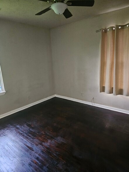 Building Photo - 3021 Sunbeam St