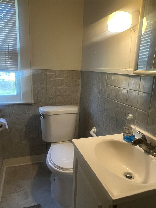 Building Photo - 208 S Liberty Ave