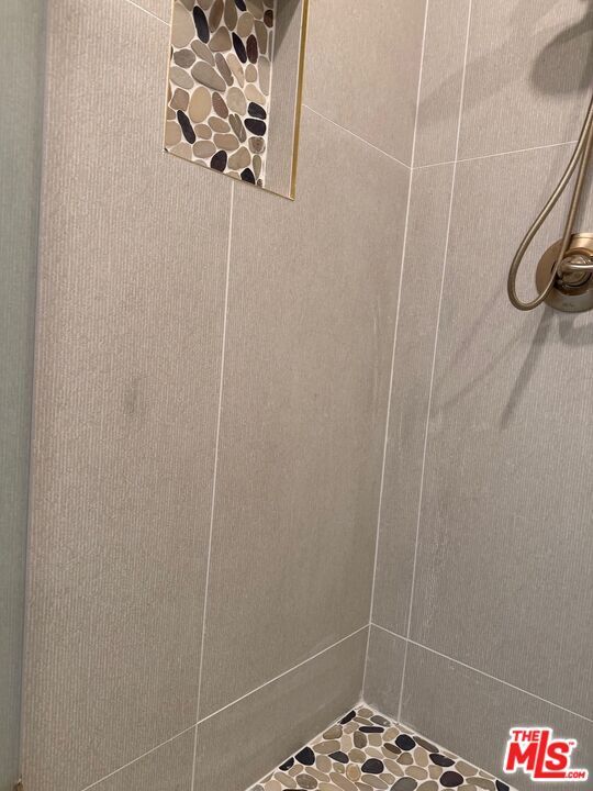 Building Photo - 1222 N Virgil Ave