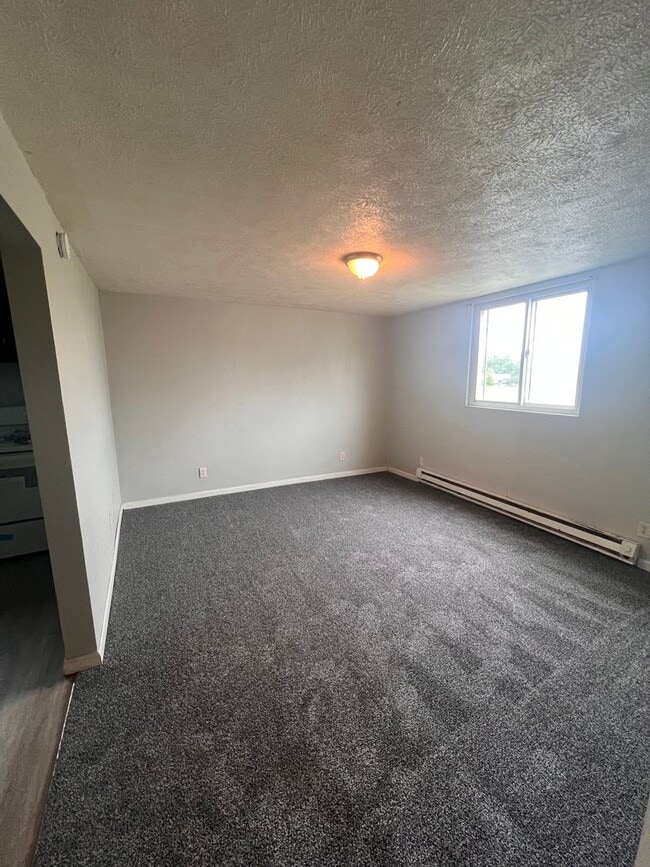 Building Photo - Preleasing for August 2026! 2 Bedrooms Home located in Downtown Muncie!