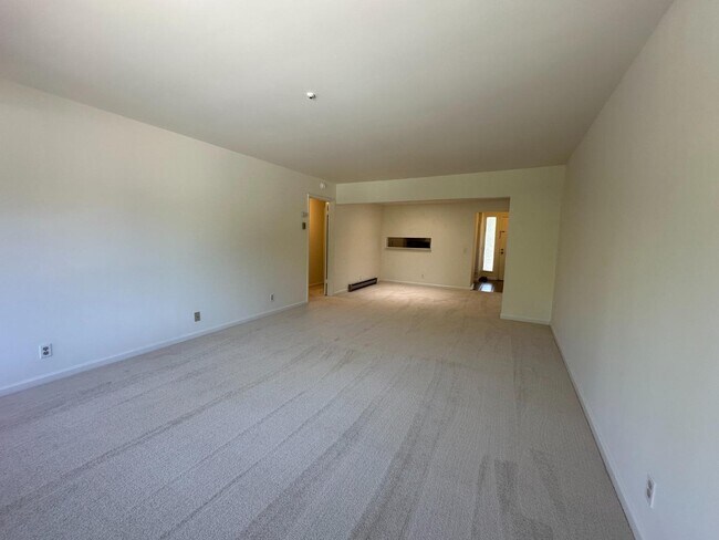 Building Photo - 4004 Farm Hill Blvd