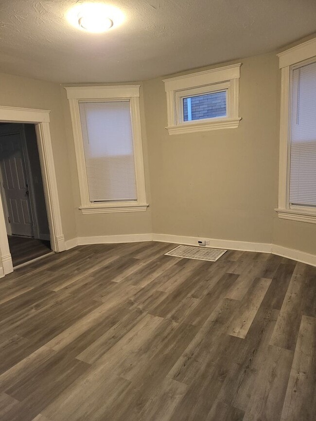 Building Photo - 3666 Glenway Ave