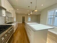 Building Photo - 1166 Fellsway