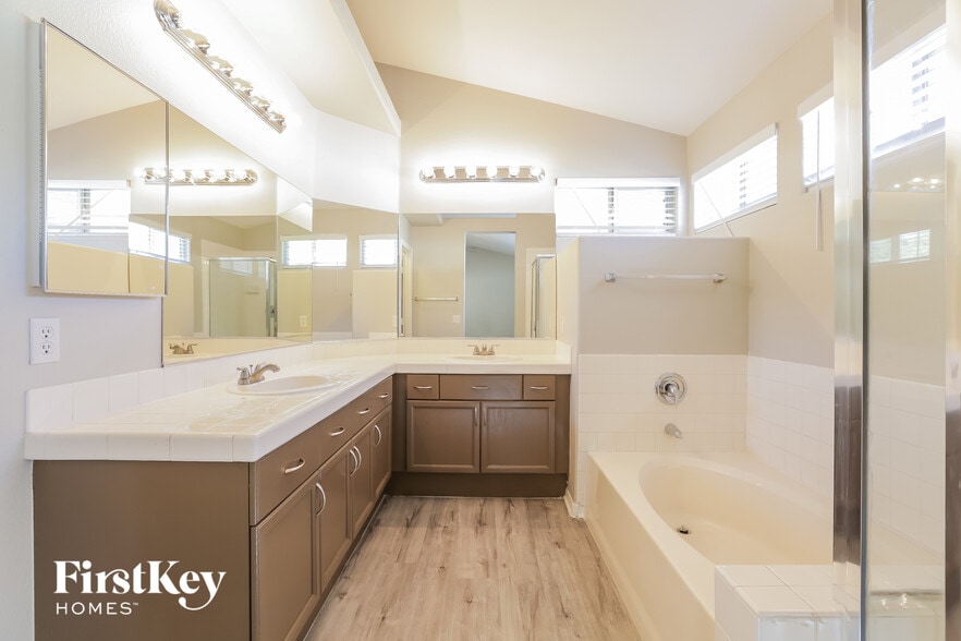 Building Photo - 6270 Bruma Ave