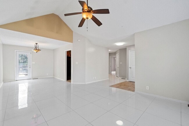 Building Photo - 1435 Amy Ave