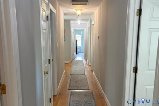 Building Photo - 504 Gaslight Dr