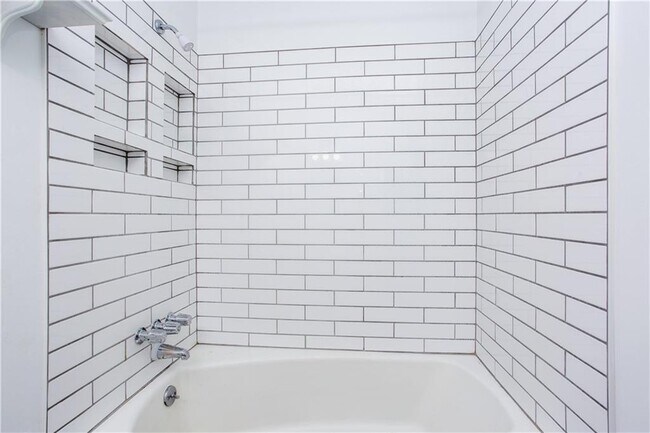 Building Photo - 4089 Longview Dr