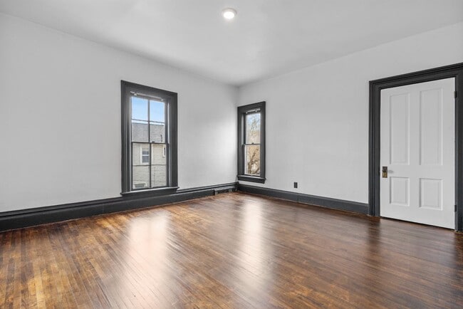 Building Photo - 335 1st St