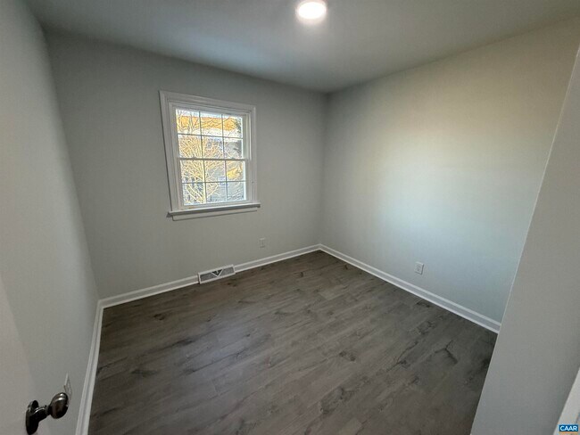 Building Photo - 120 Georgetown Green