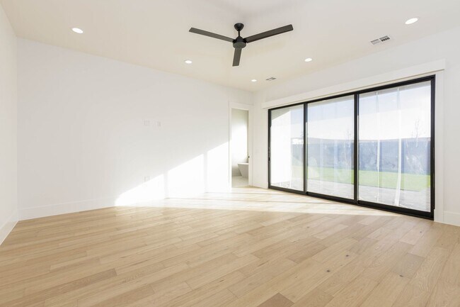 Building Photo - Brand New 6 Bed 4 Bath Rental with pool Near Sand Hollow!