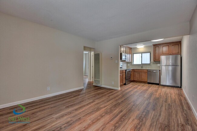 Building Photo - 428 S 11th St
