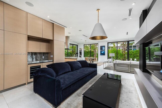 Building Photo - 4675 NE 2nd Ave