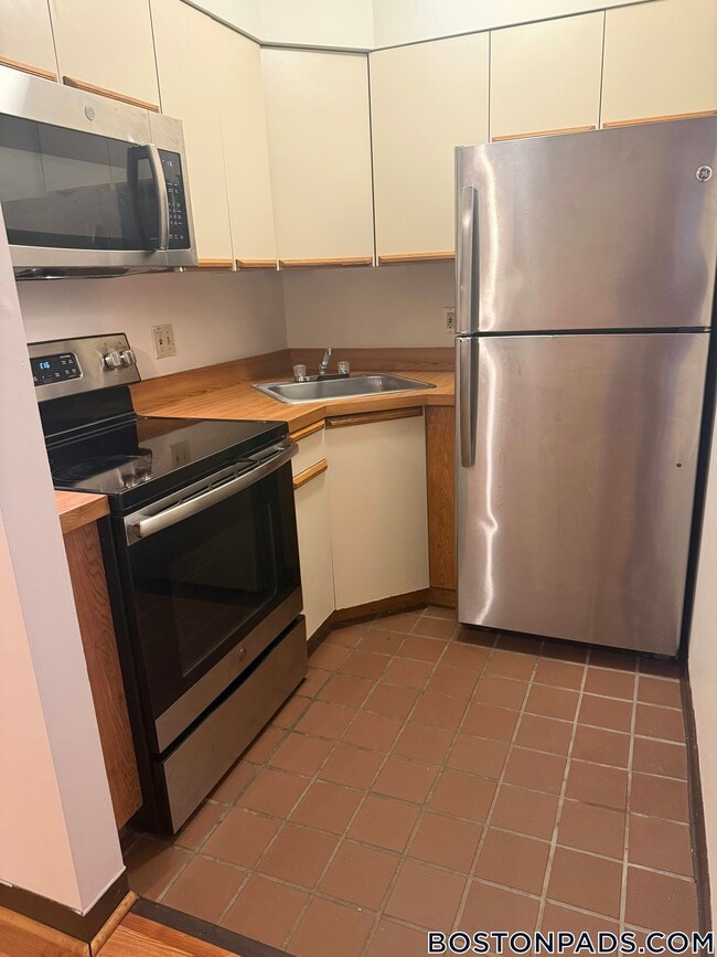 Building Photo - 81 Essex St